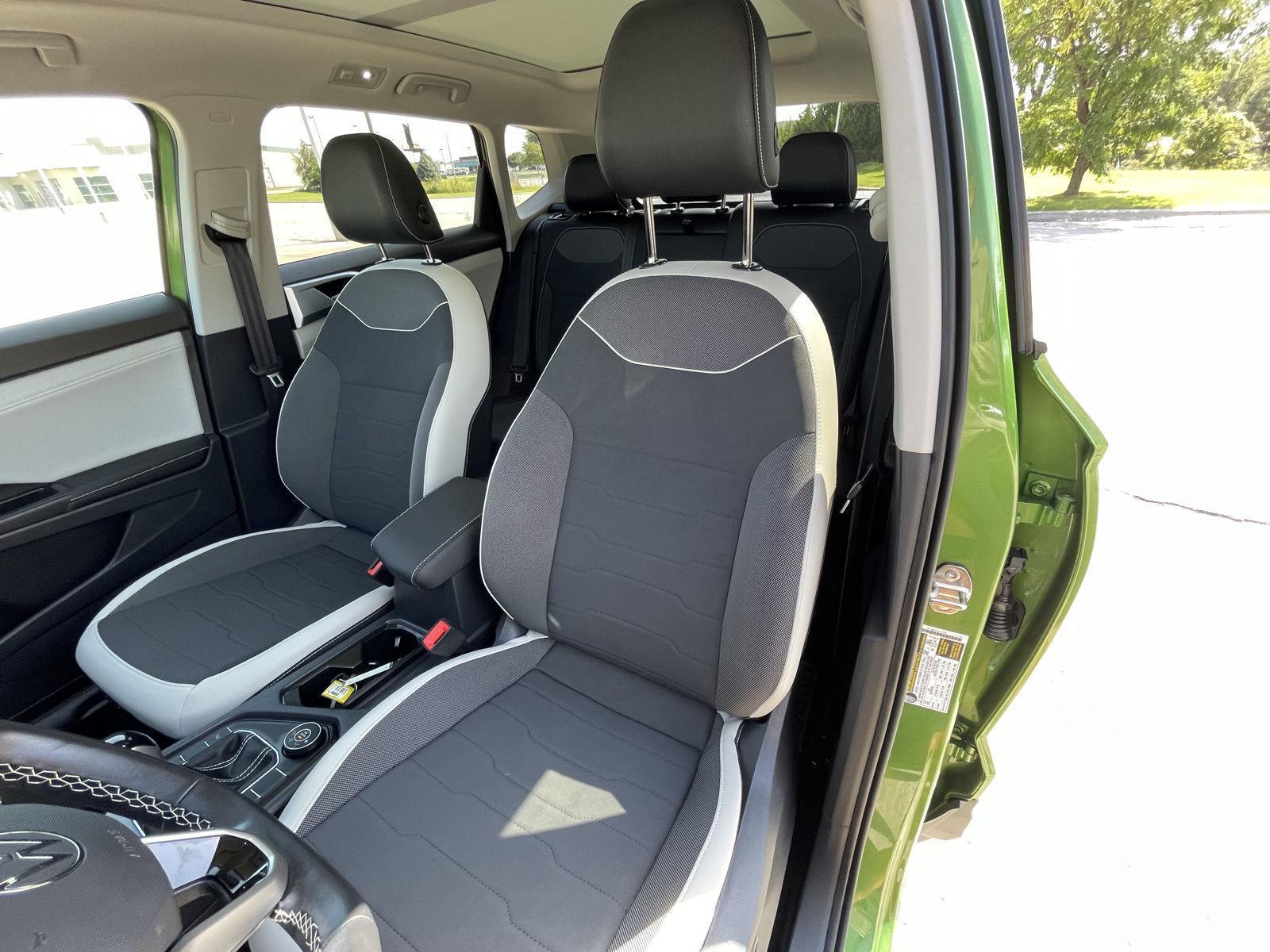 Vehicle photo 18