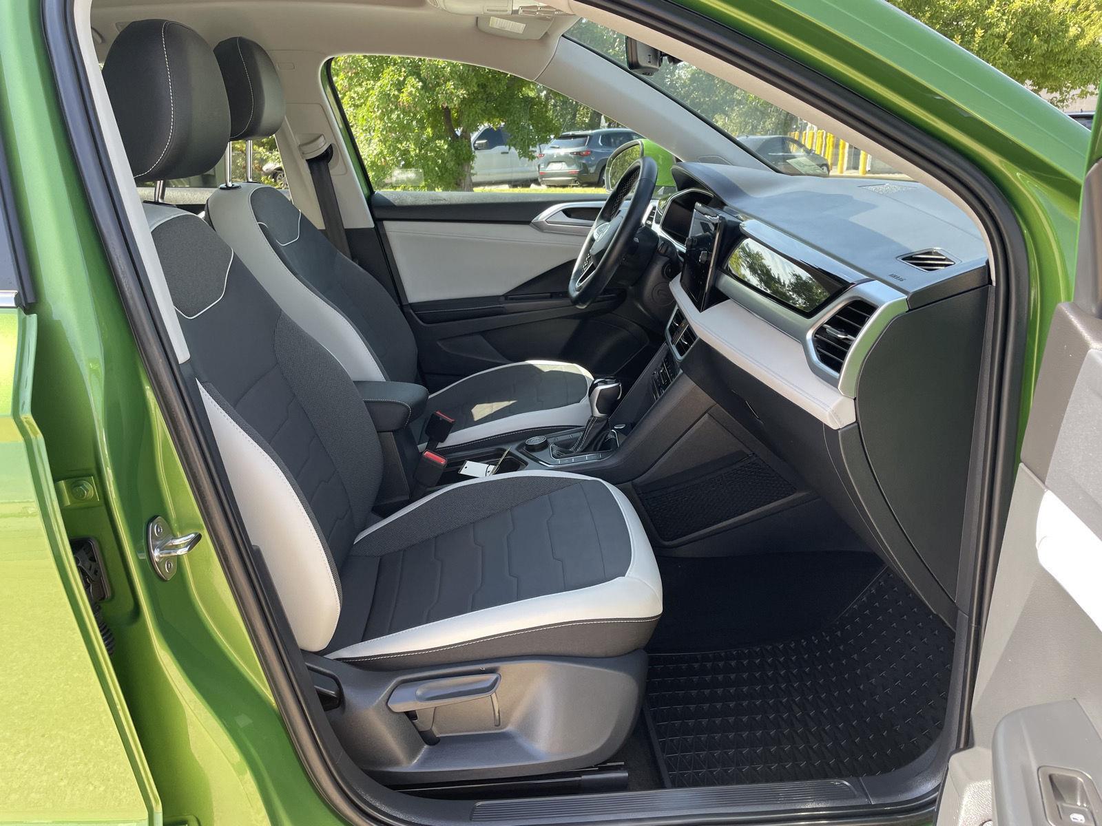Vehicle photo 19