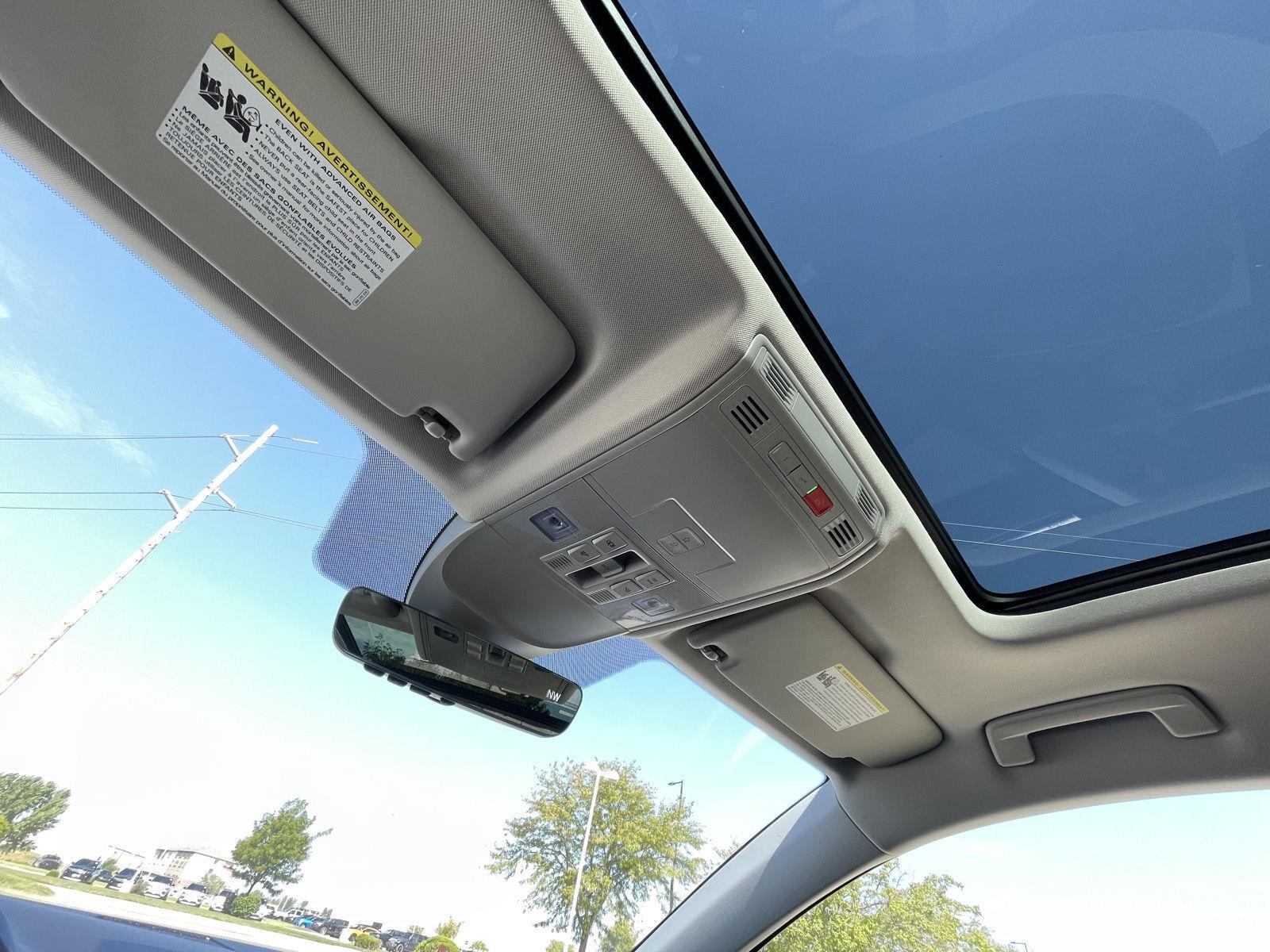 Vehicle photo 21