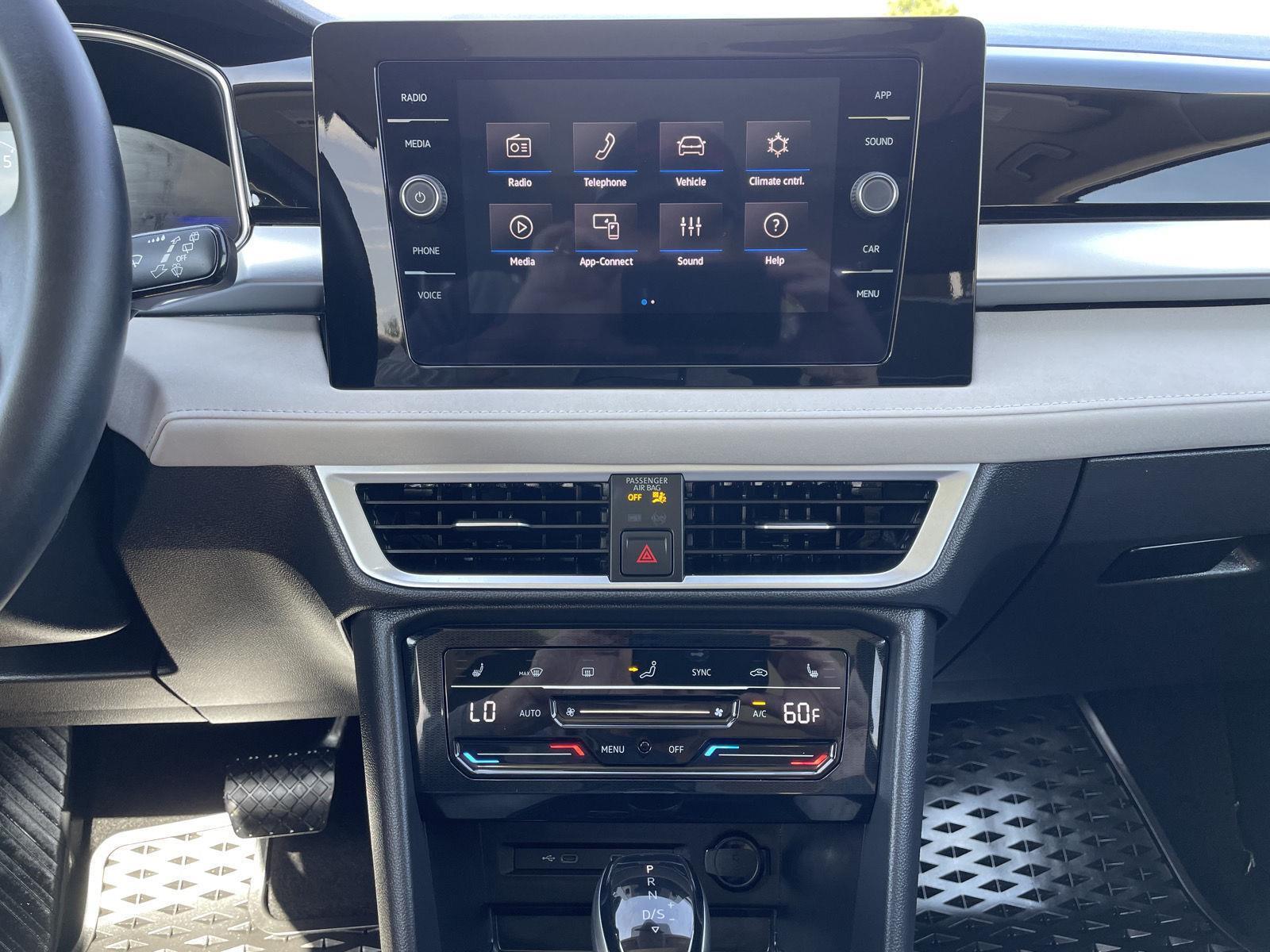 Vehicle photo 23