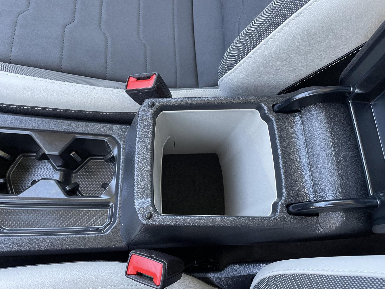 Vehicle photo 32