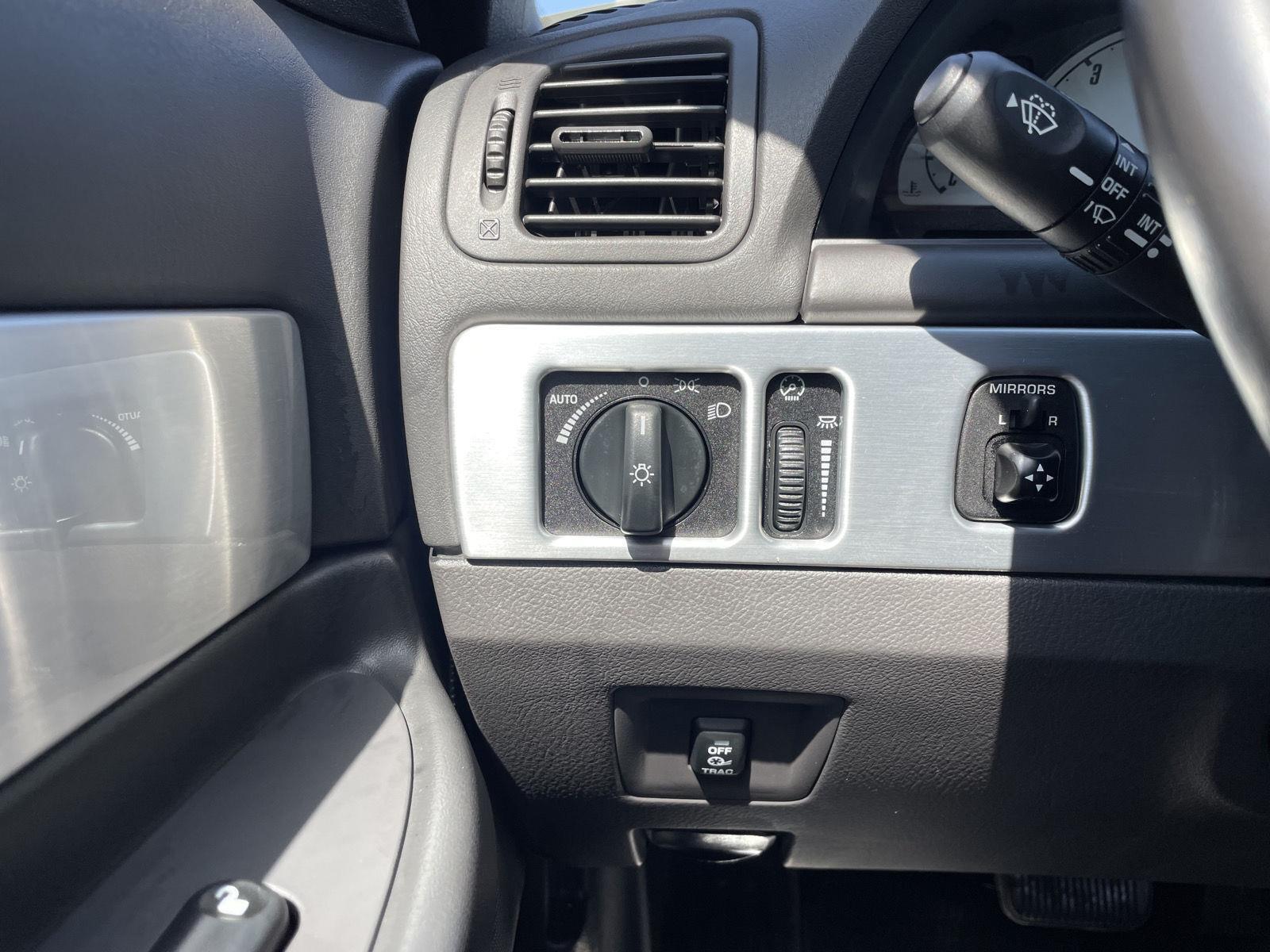 Vehicle photo 16