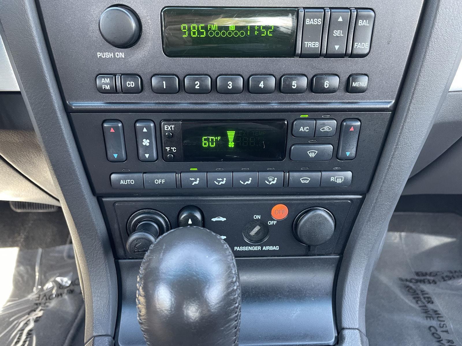 Vehicle photo 23