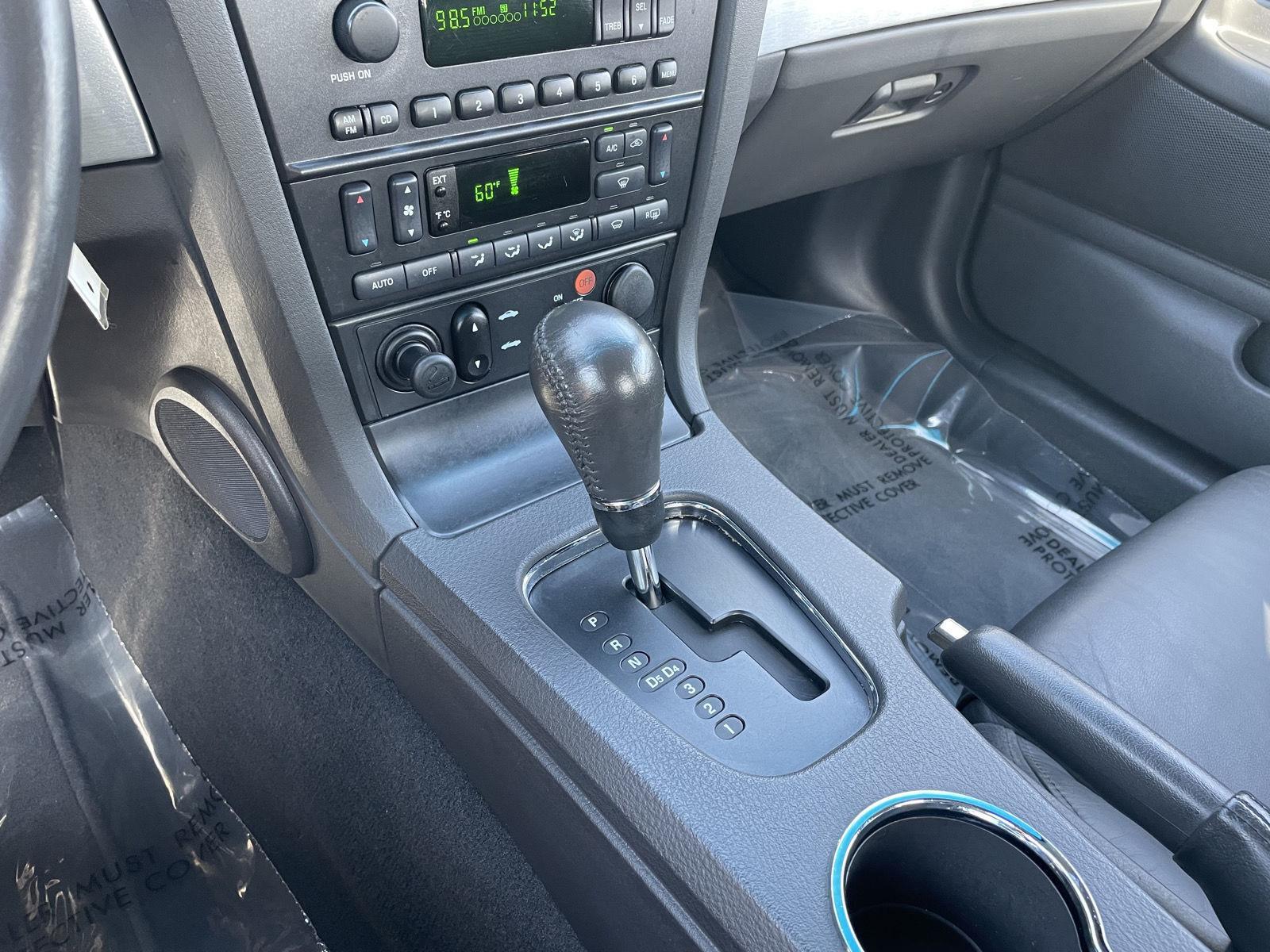 Vehicle photo 25