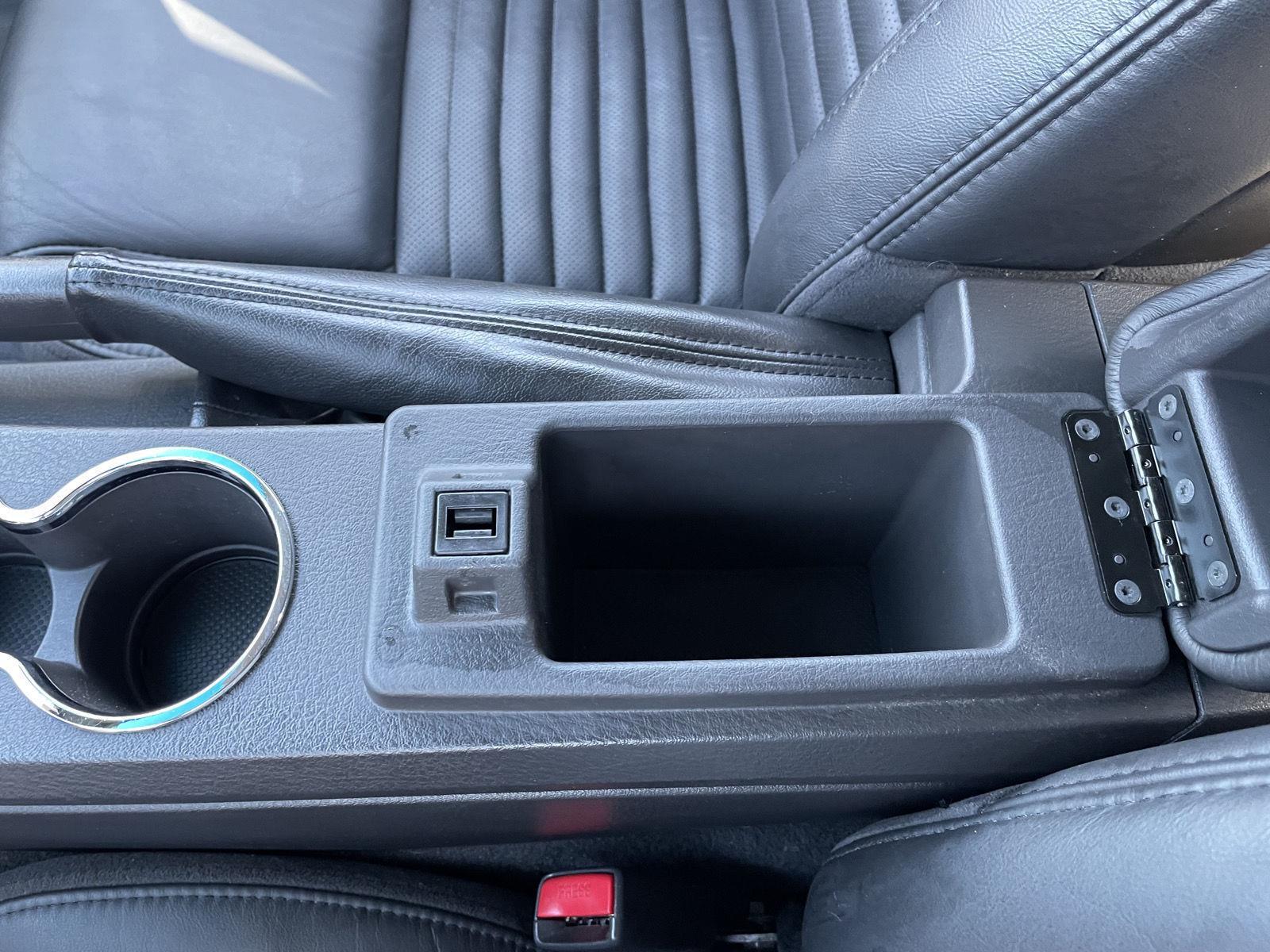 Vehicle photo 26