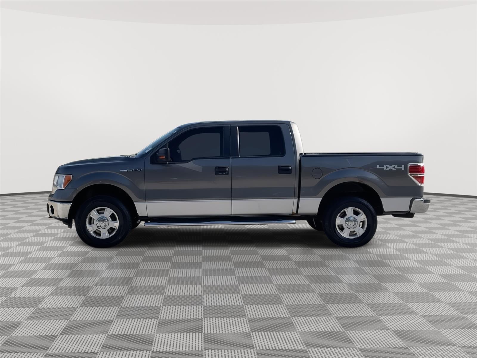 Vehicle photo 2