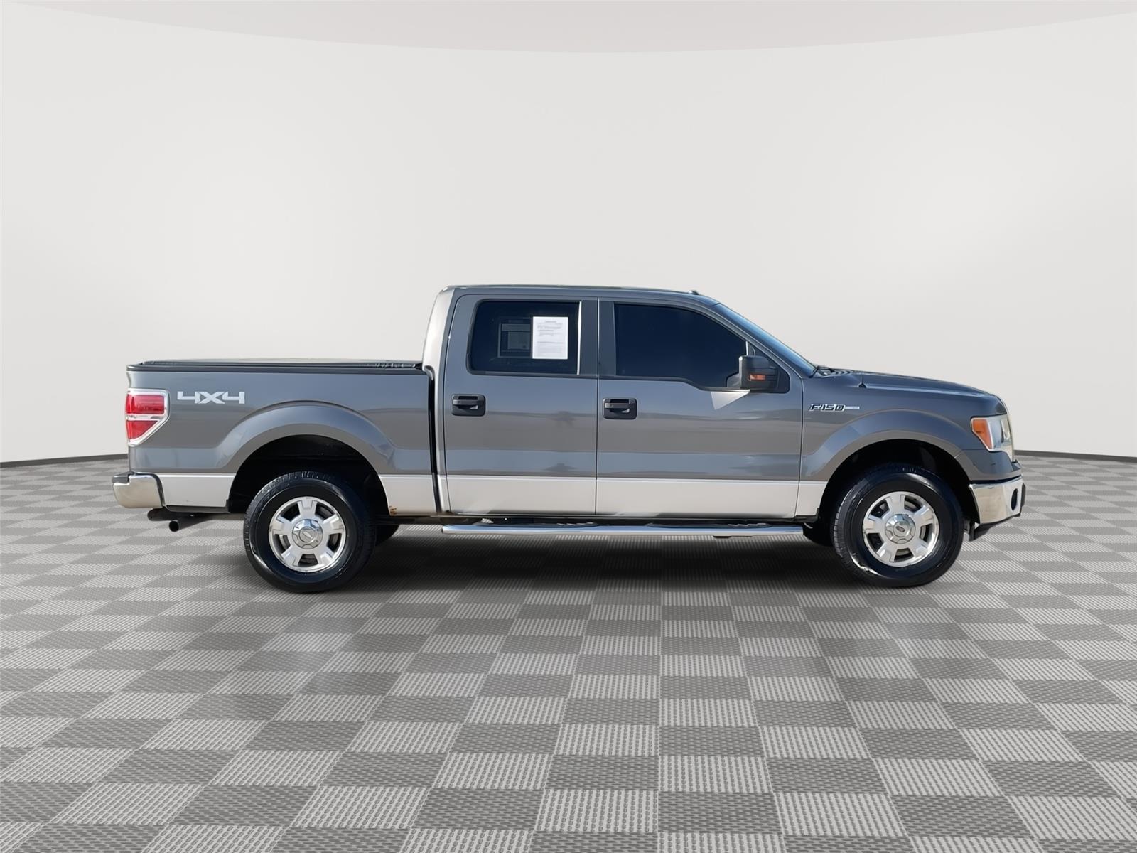 Vehicle photo 6