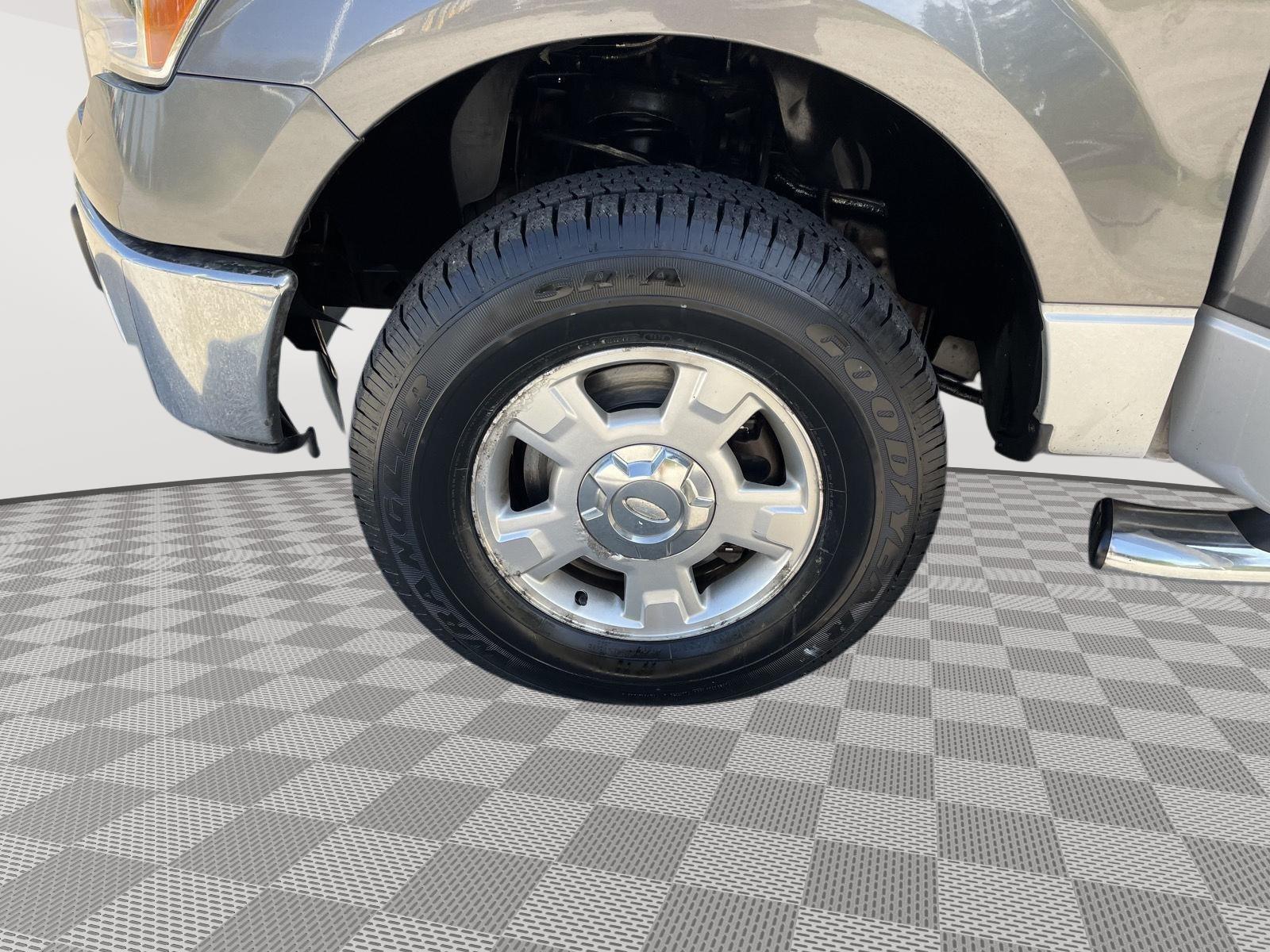 Vehicle photo 10