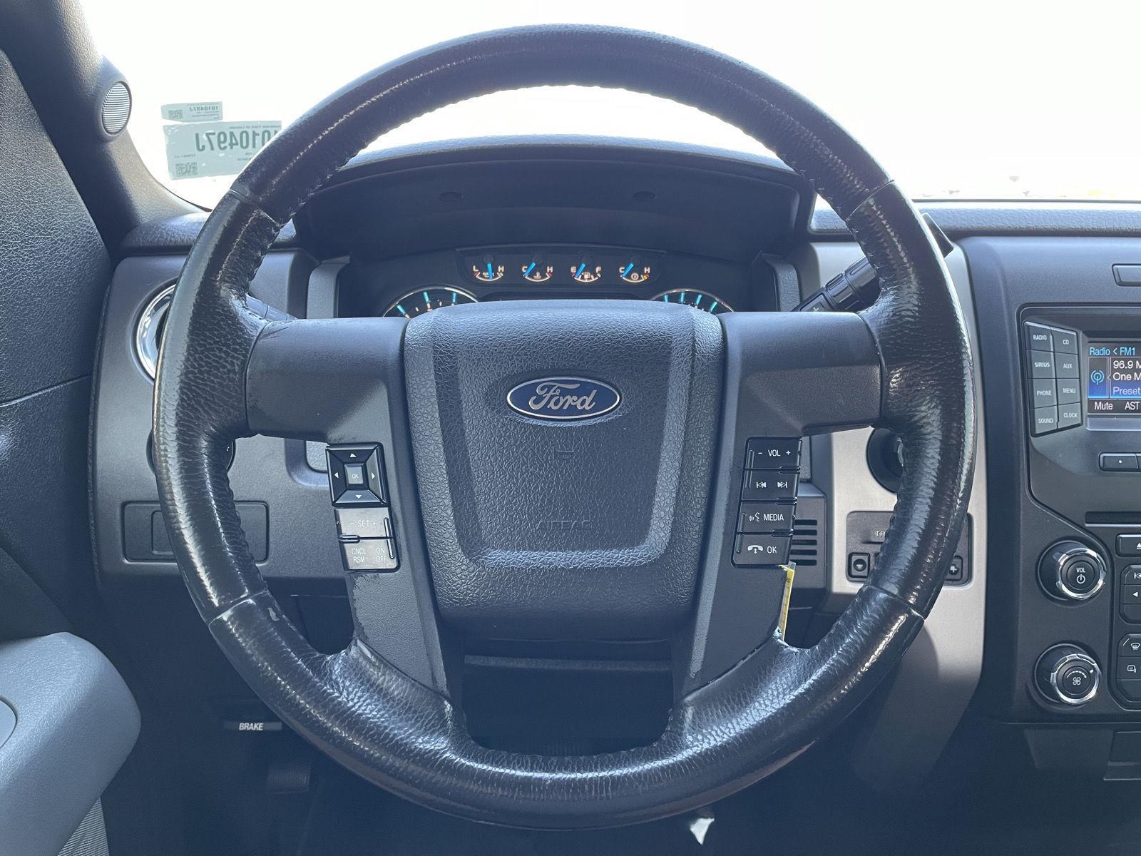 Vehicle photo 12