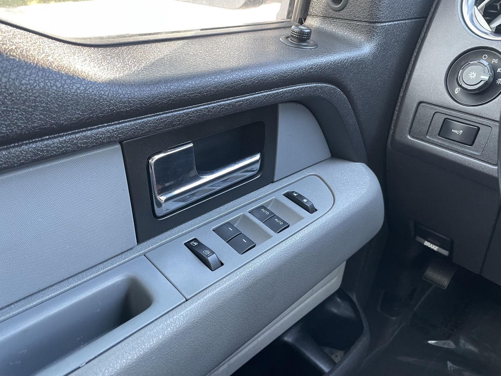 Vehicle photo 27