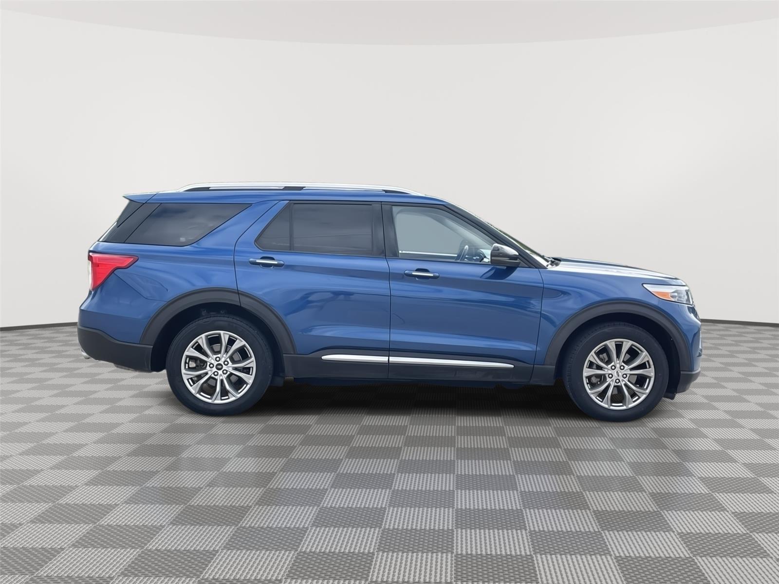 Vehicle photo 6