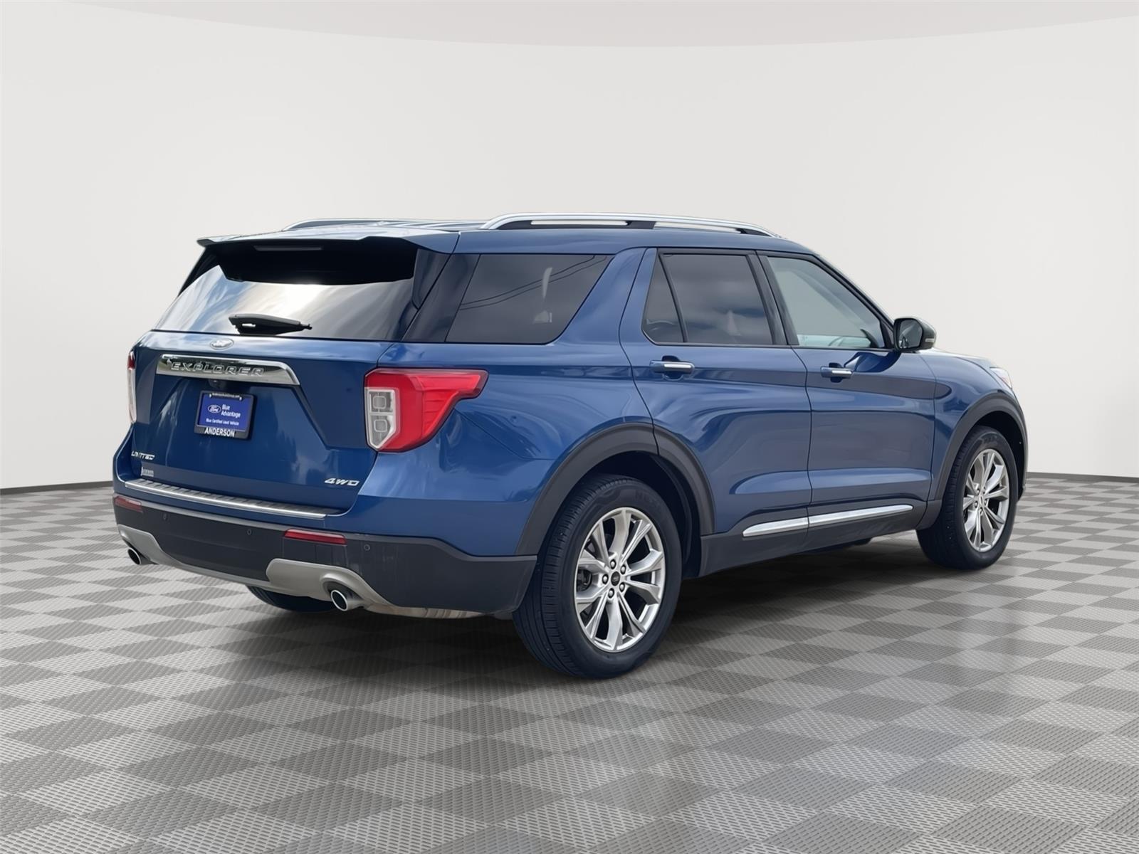 Vehicle photo 7