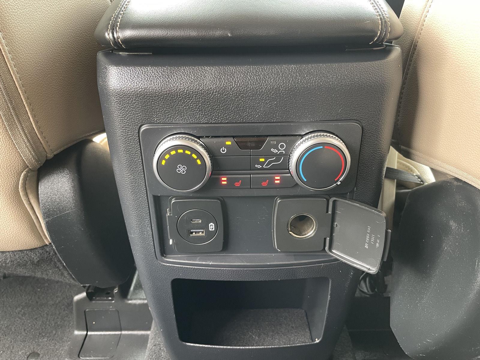 Vehicle photo 21