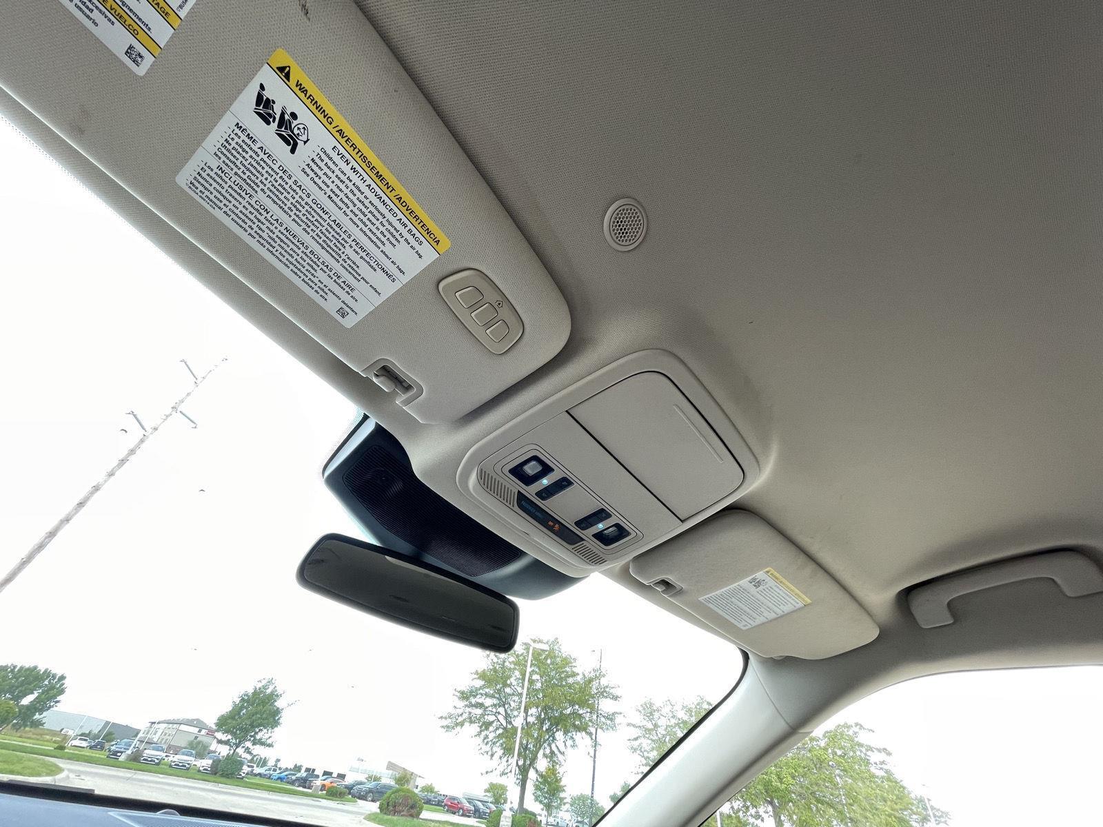 Vehicle photo 23