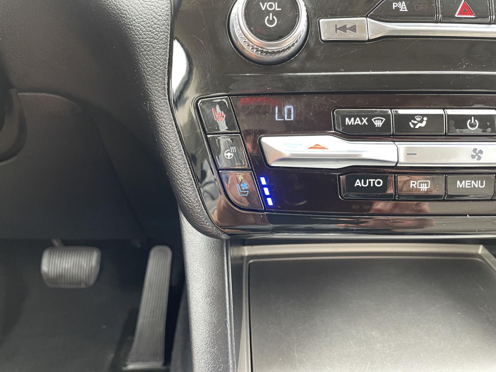 Vehicle photo 30