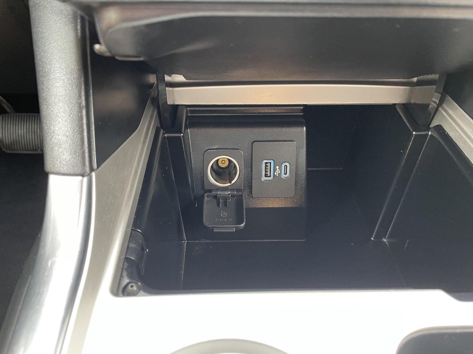 Vehicle photo 32