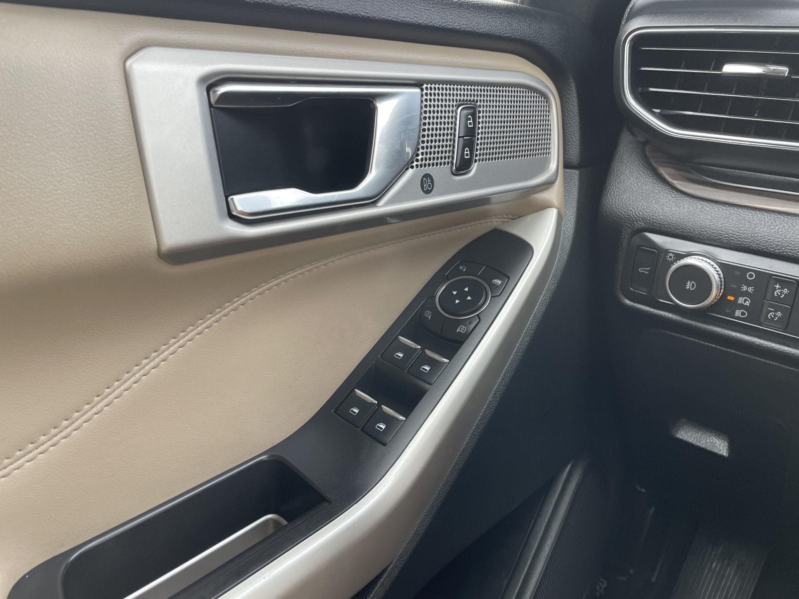 Vehicle photo 33