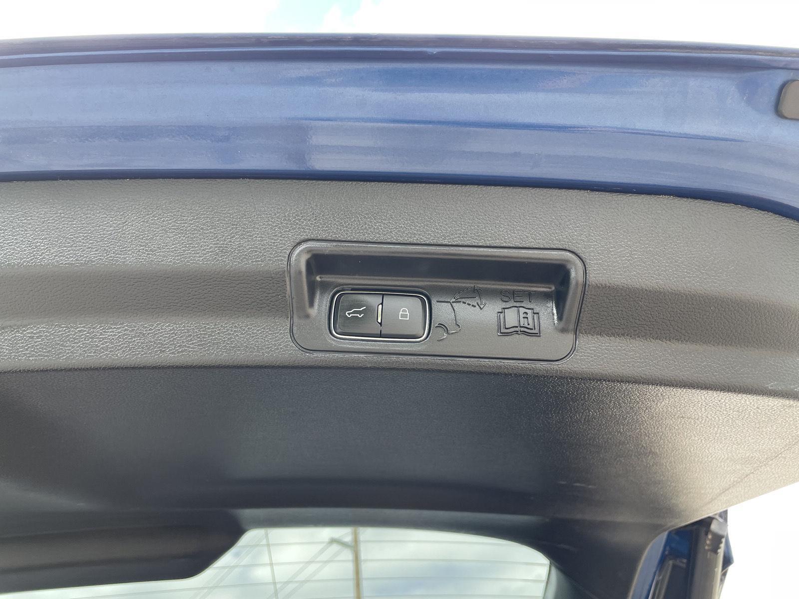 Vehicle photo 40