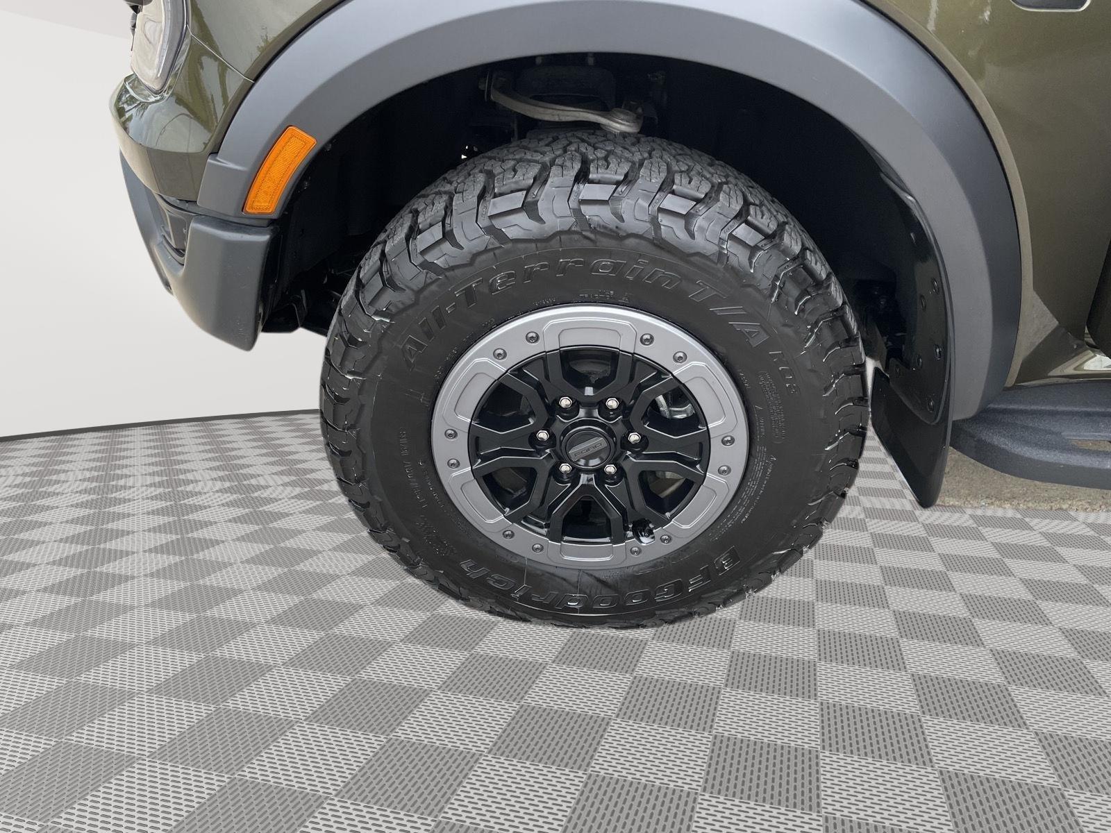 Vehicle photo 10