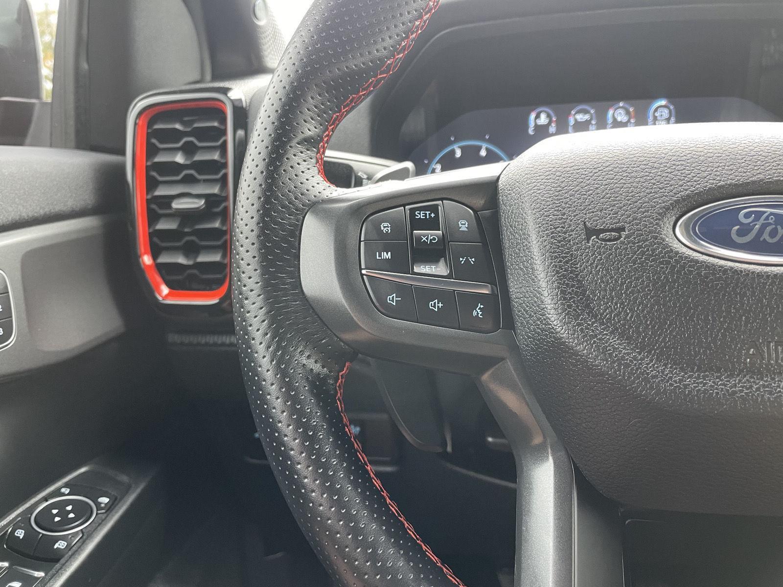 Vehicle photo 13