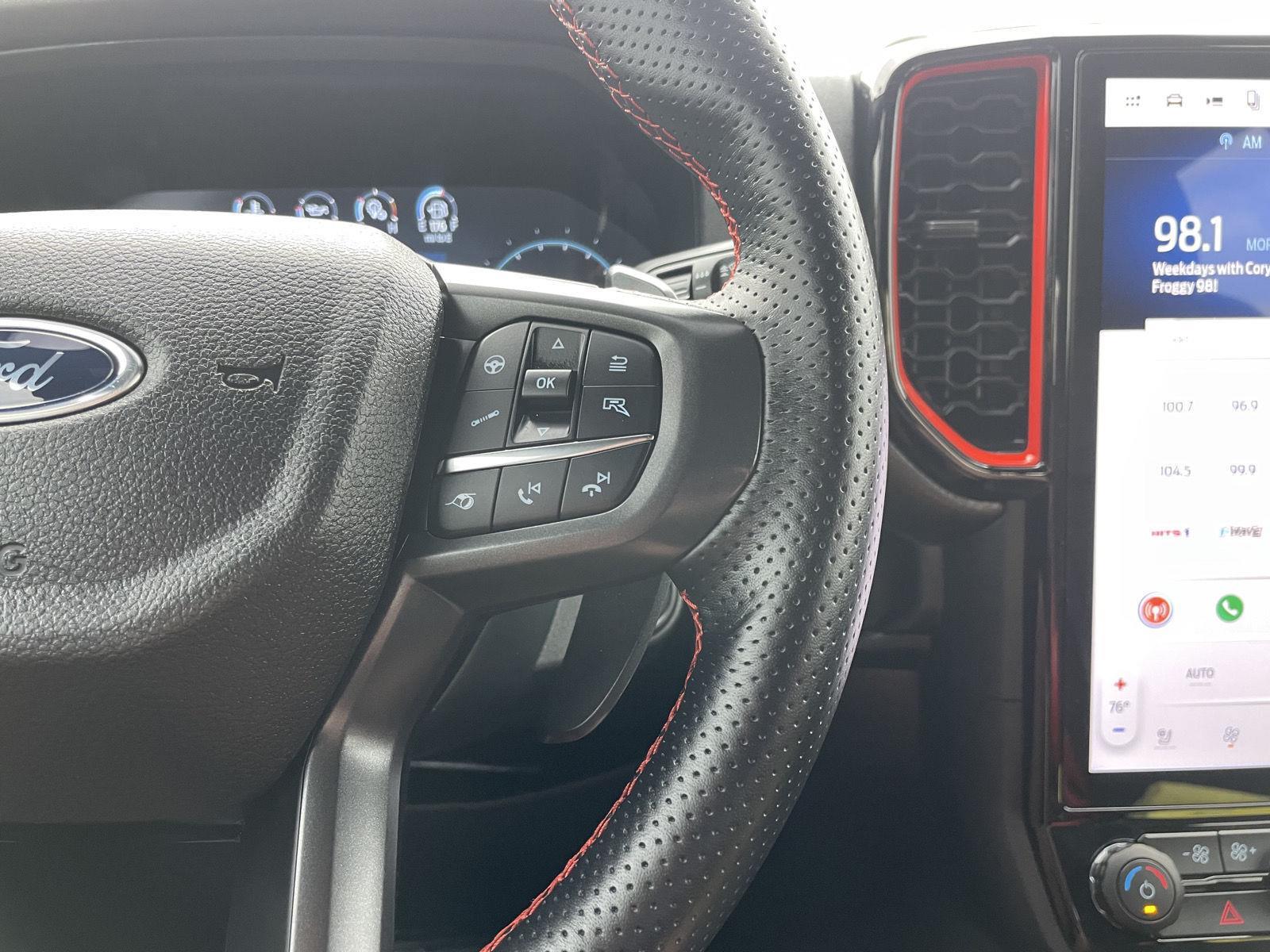 Vehicle photo 14