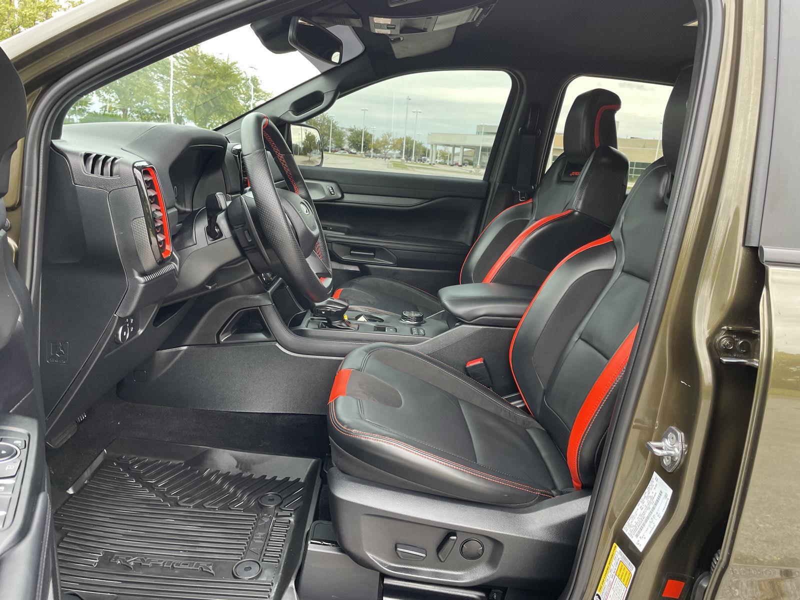 Vehicle photo 17