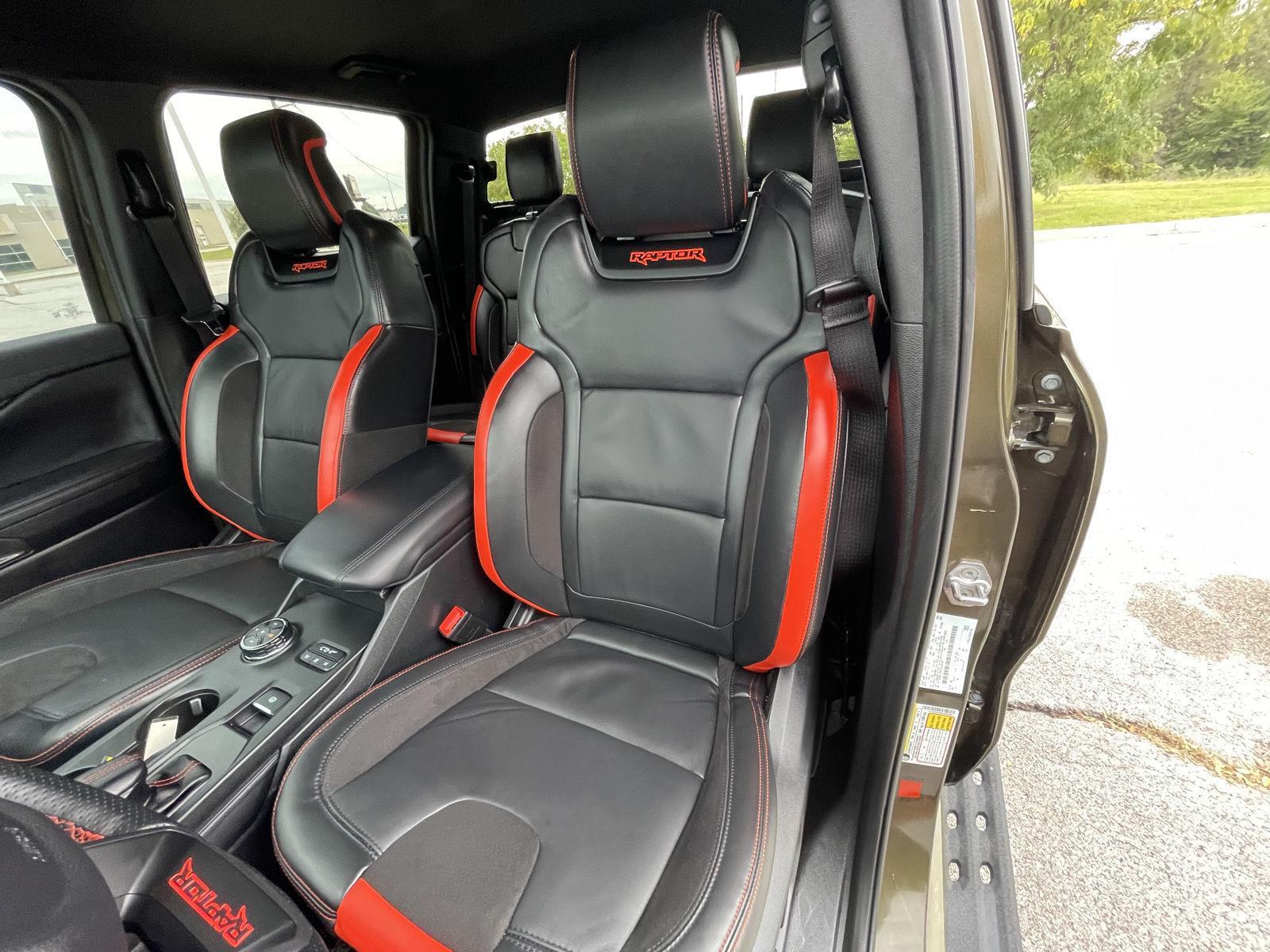 Vehicle photo 18