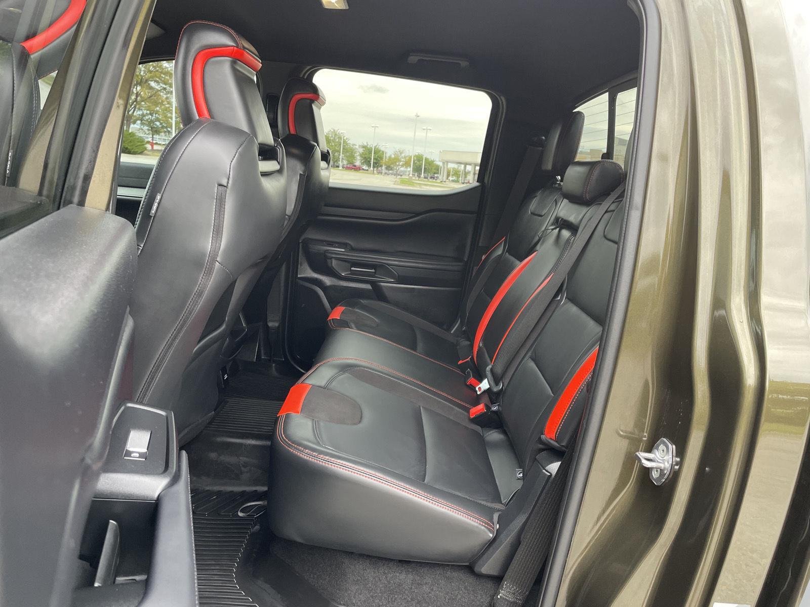 Vehicle photo 20
