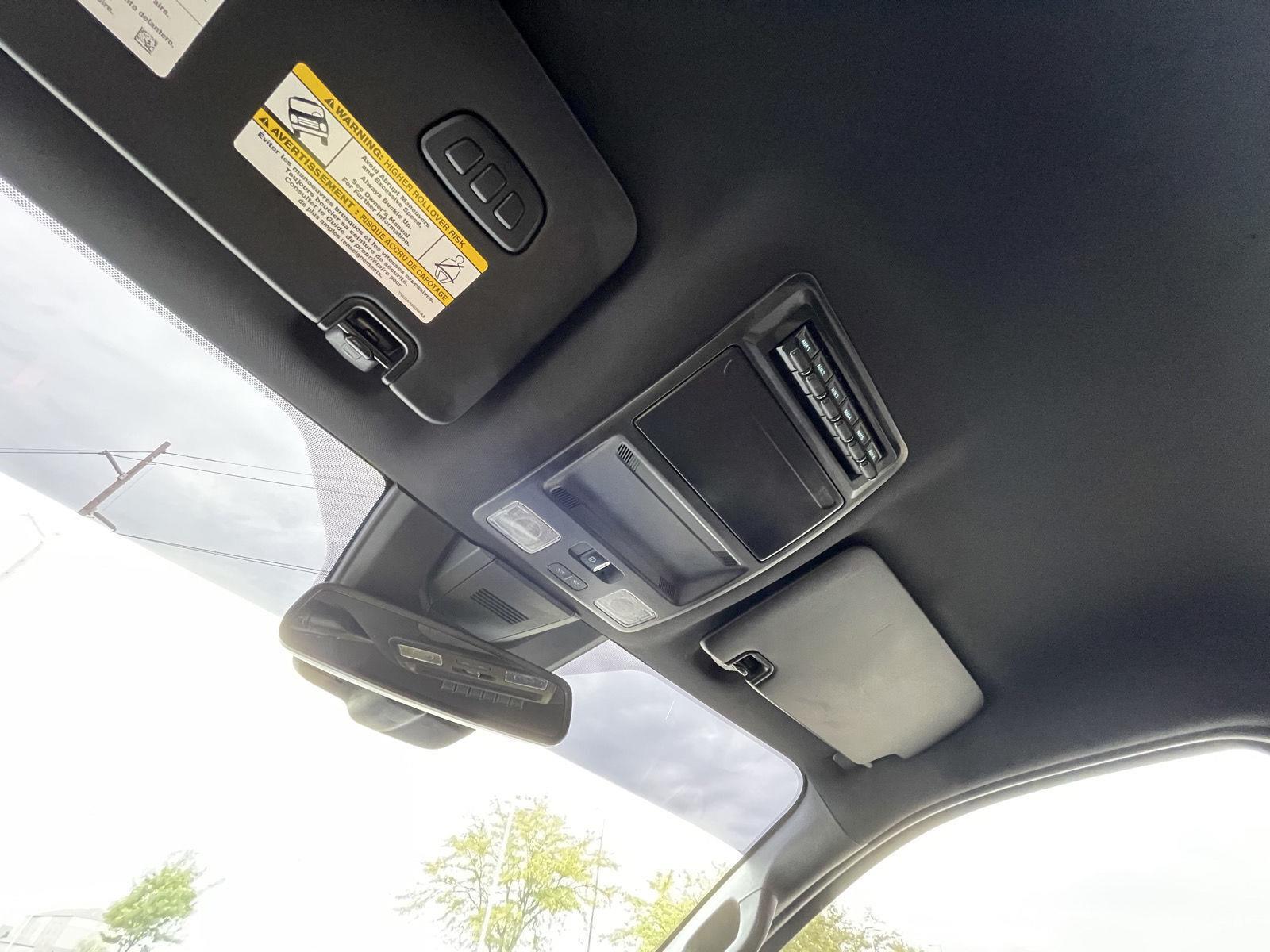 Vehicle photo 21