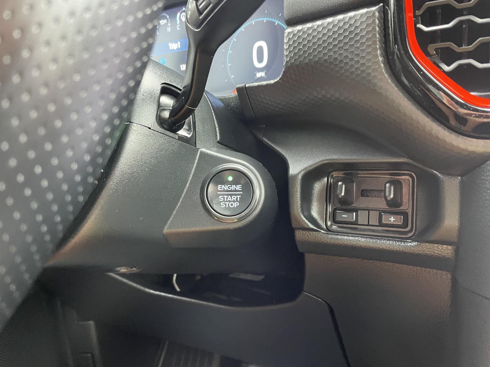 Vehicle photo 26