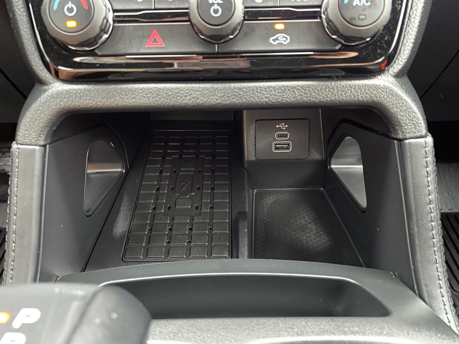 Vehicle photo 29