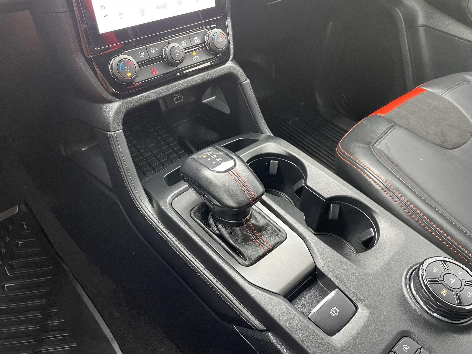 Vehicle photo 31
