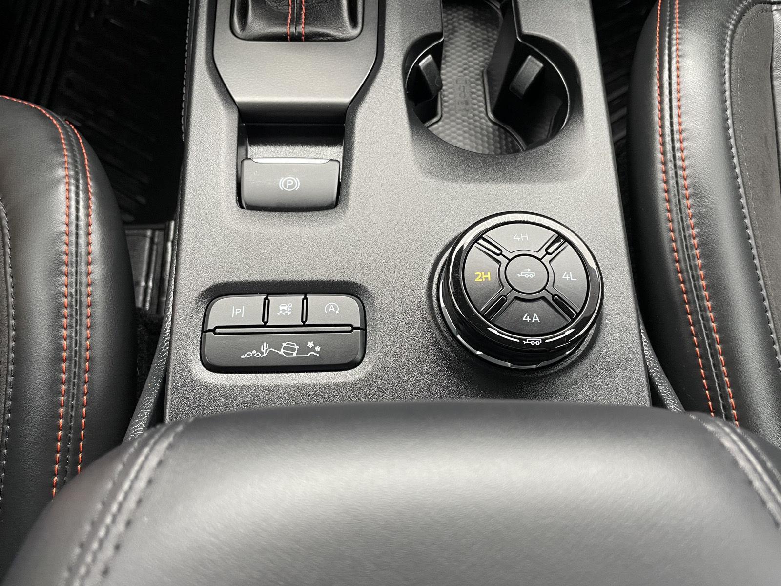 Vehicle photo 32