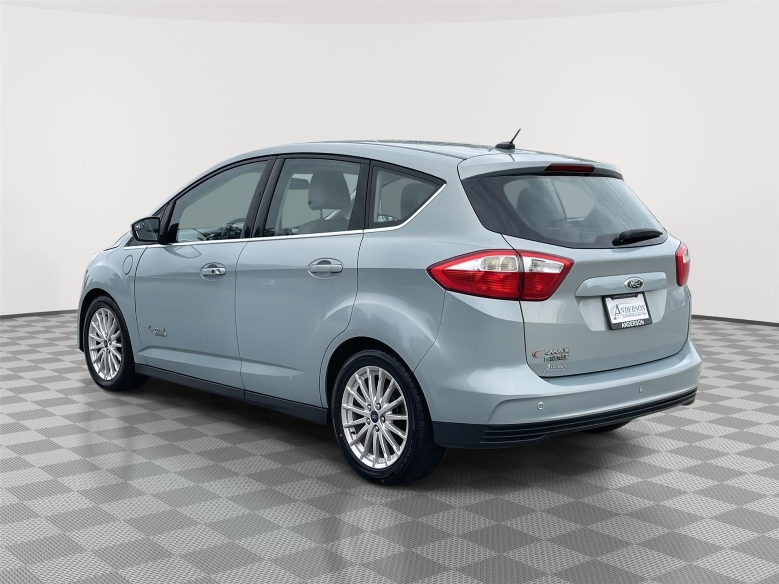 Vehicle photo 9