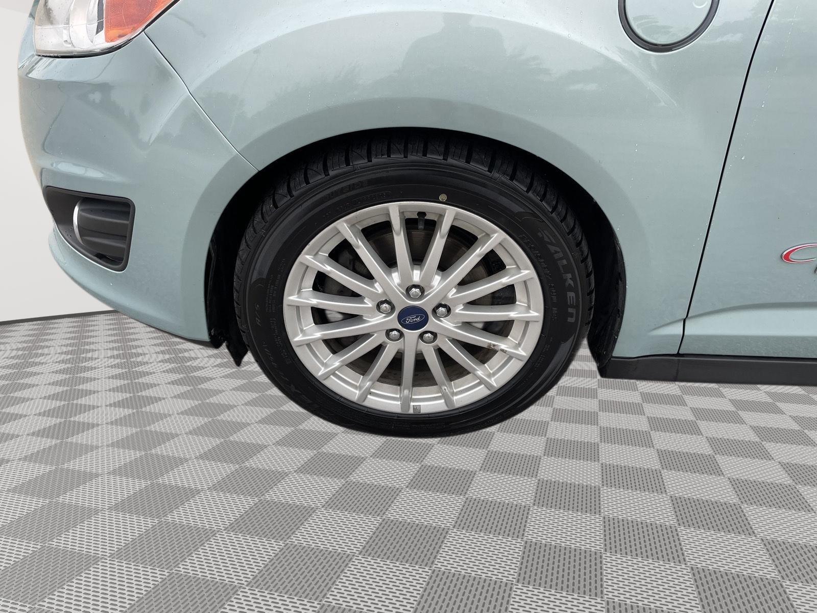 Vehicle photo 10