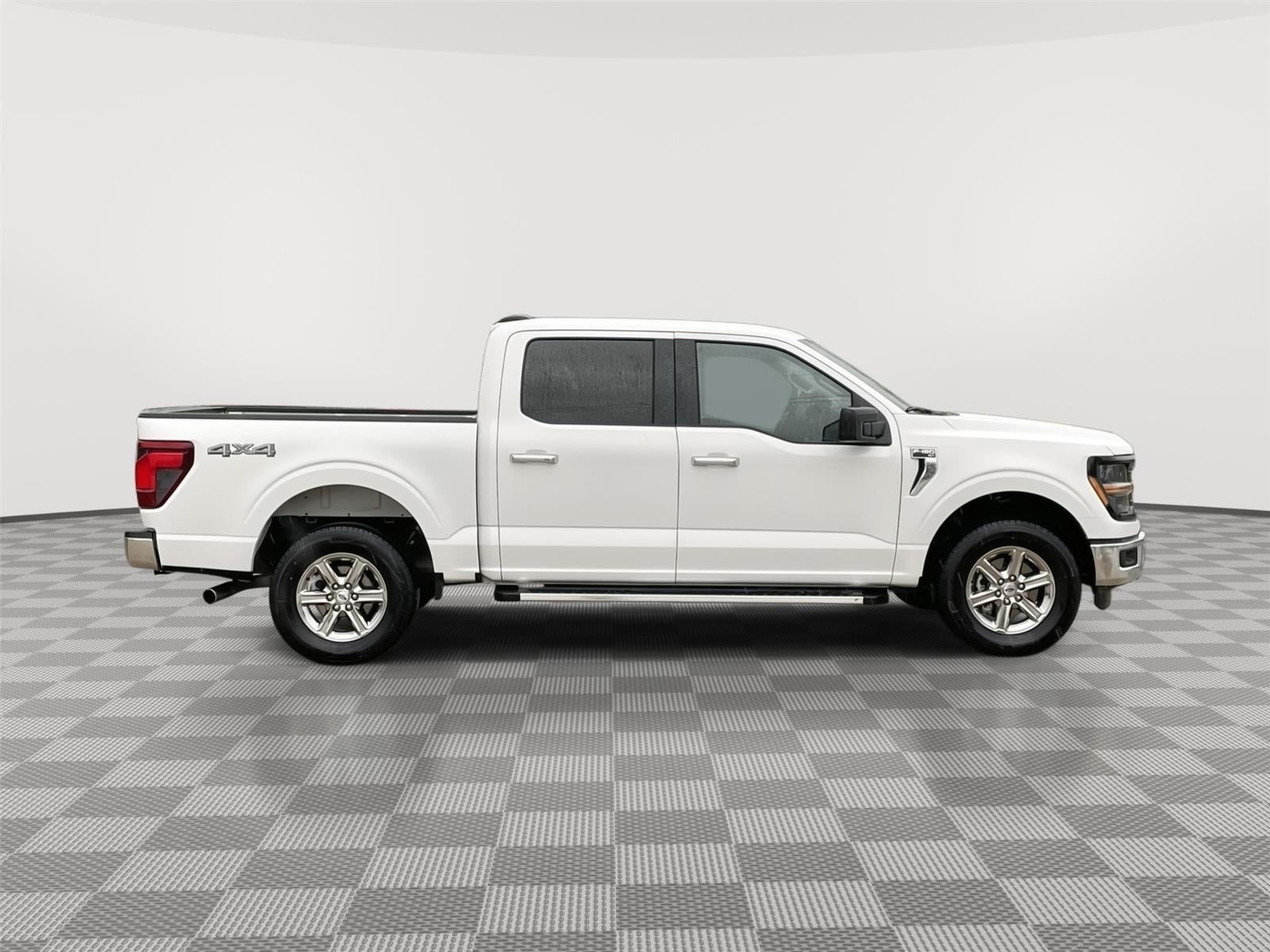 Vehicle photo 6