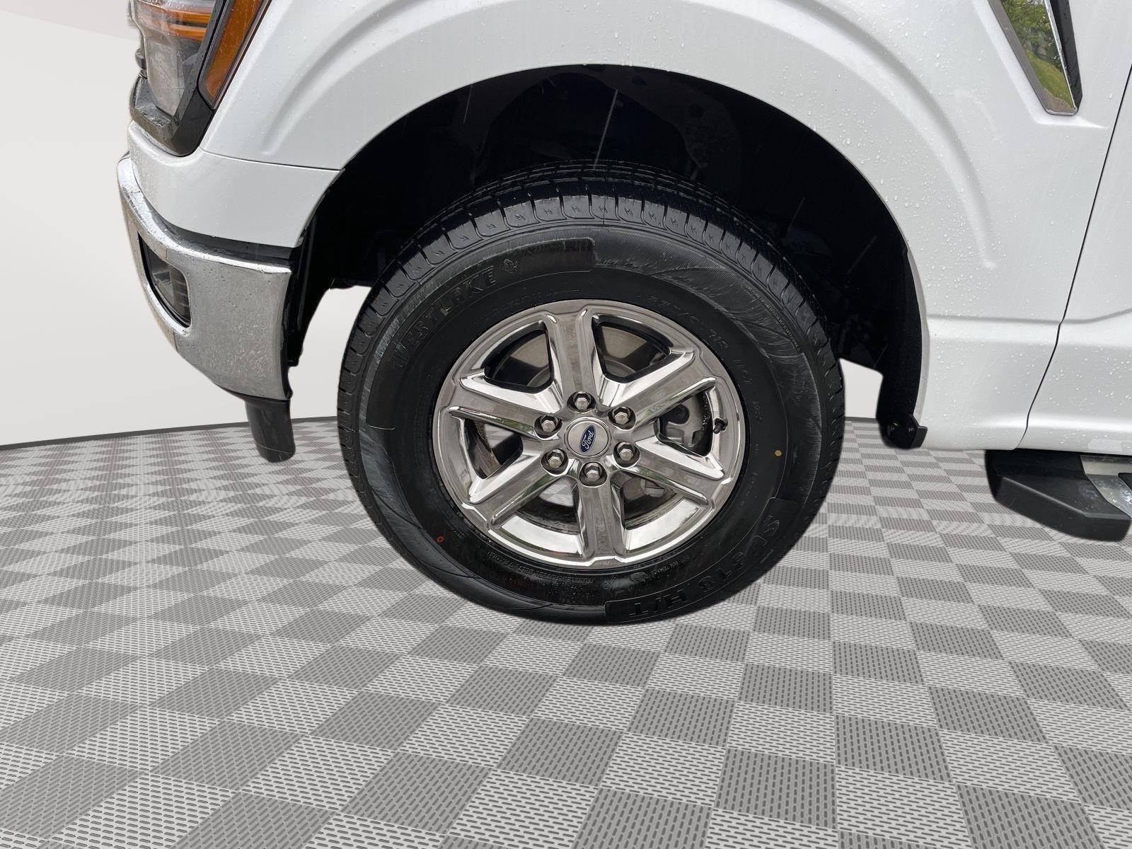 Vehicle photo 10