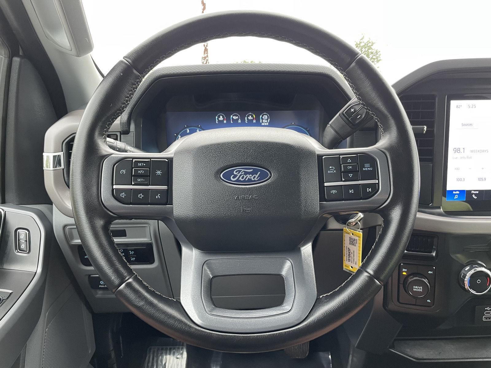Vehicle photo 11