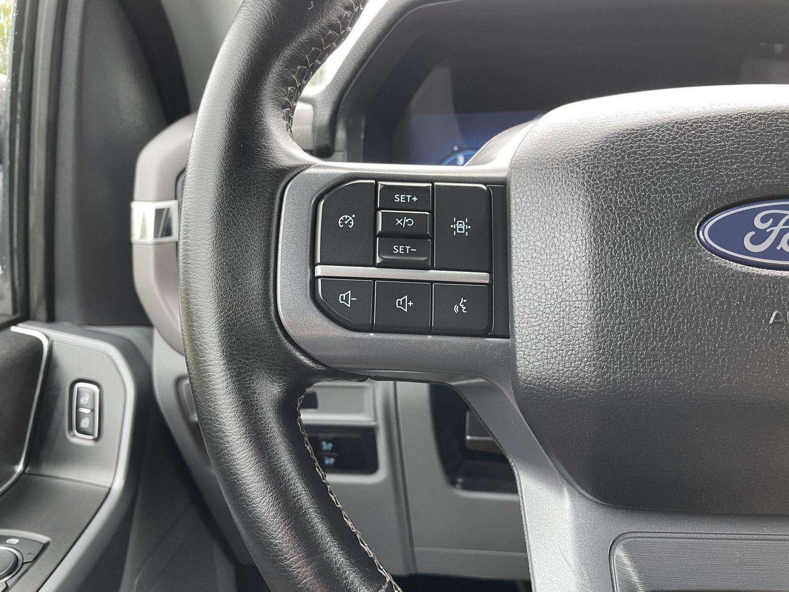 Vehicle photo 12