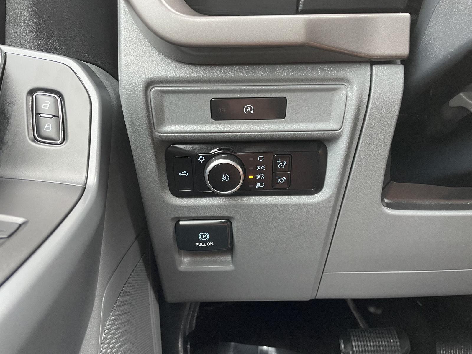Vehicle photo 15
