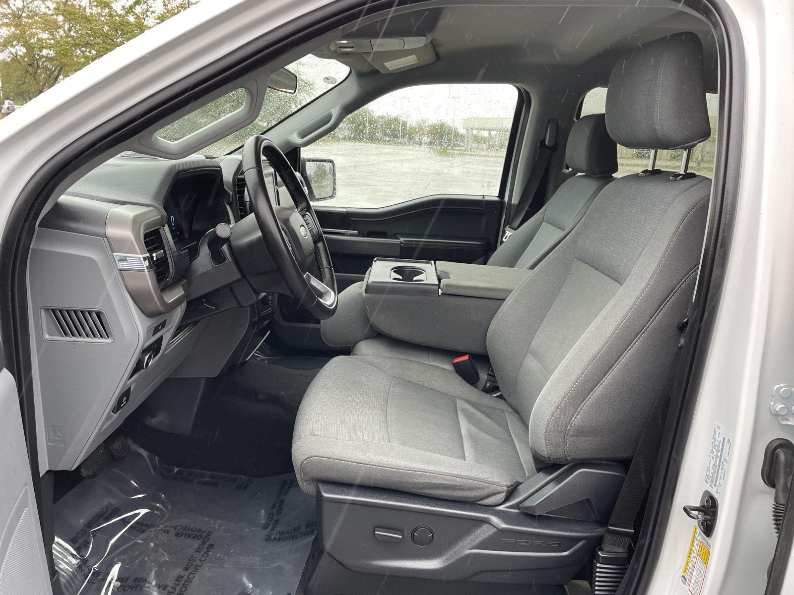Vehicle photo 16