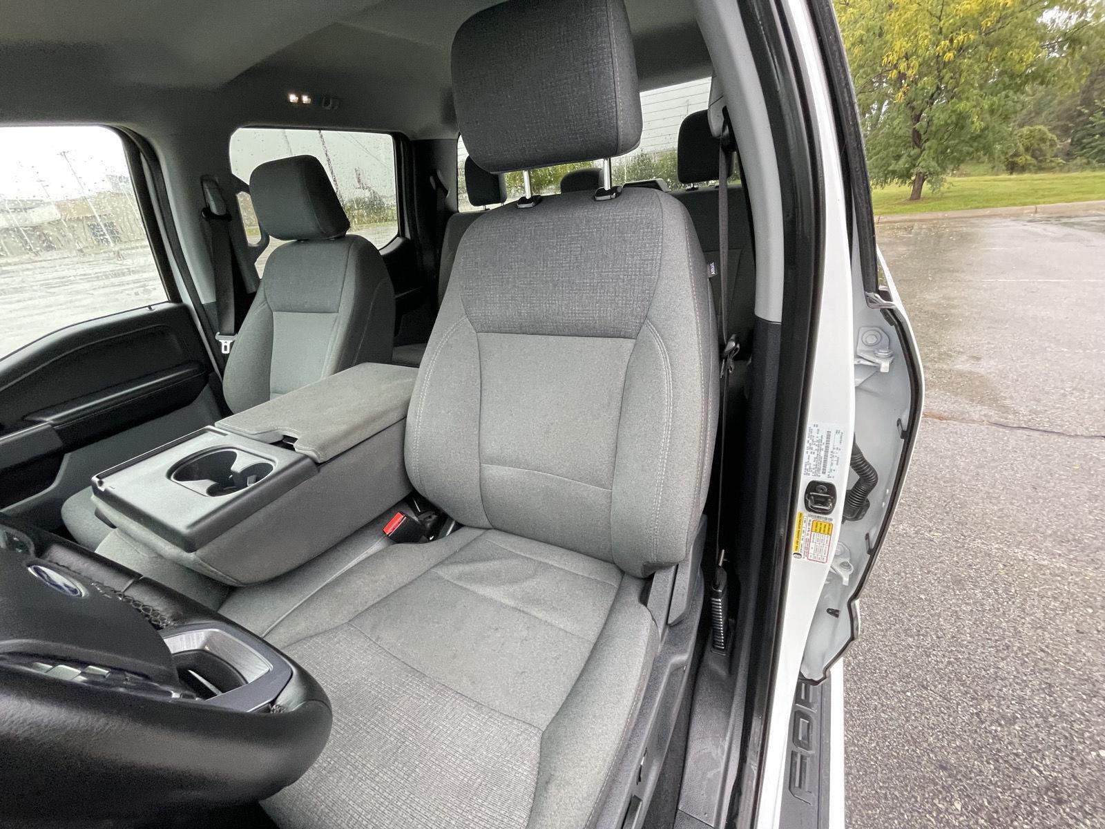 Vehicle photo 17