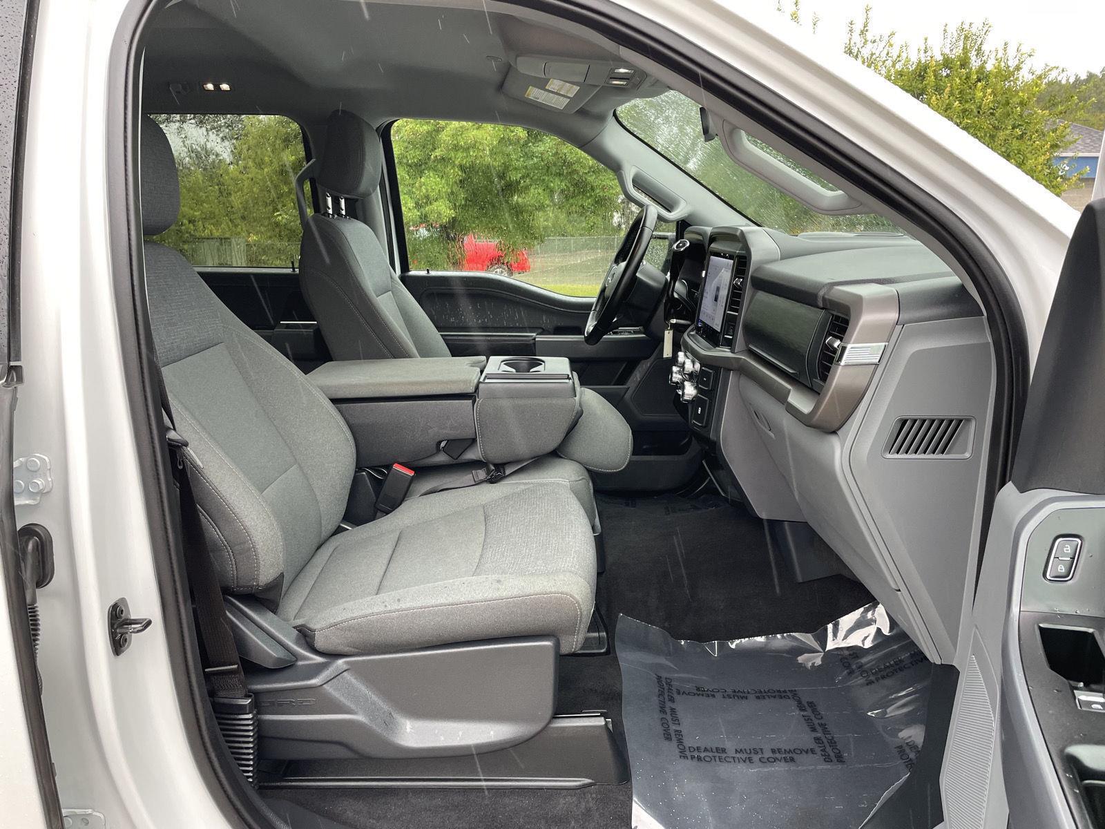 Vehicle photo 18