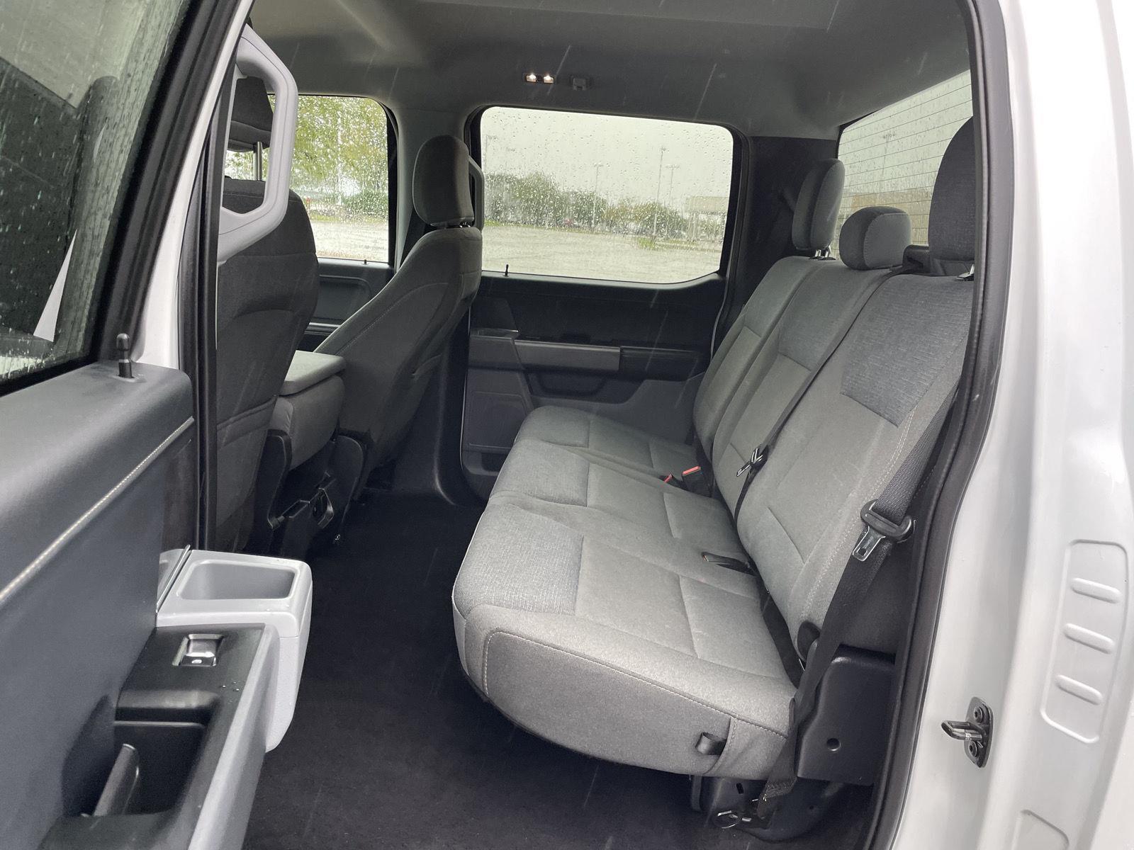 Vehicle photo 19