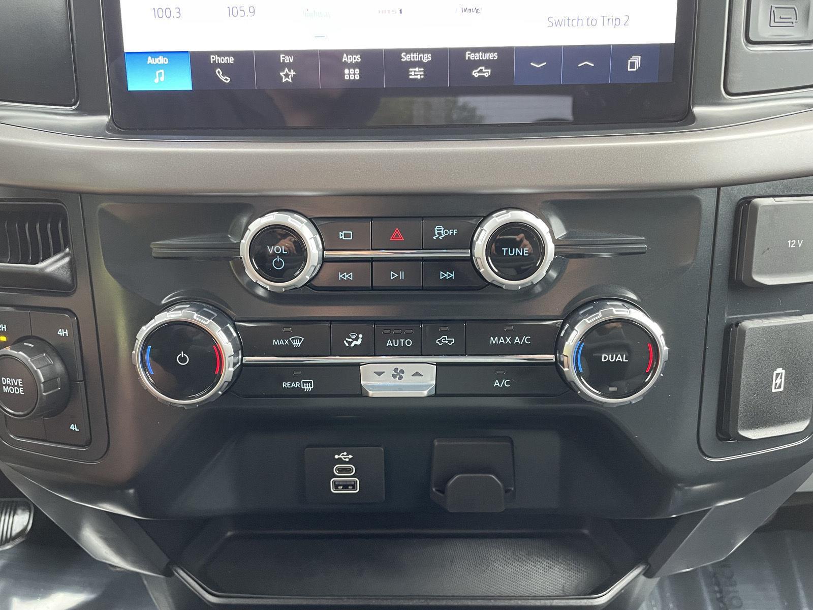 Vehicle photo 23