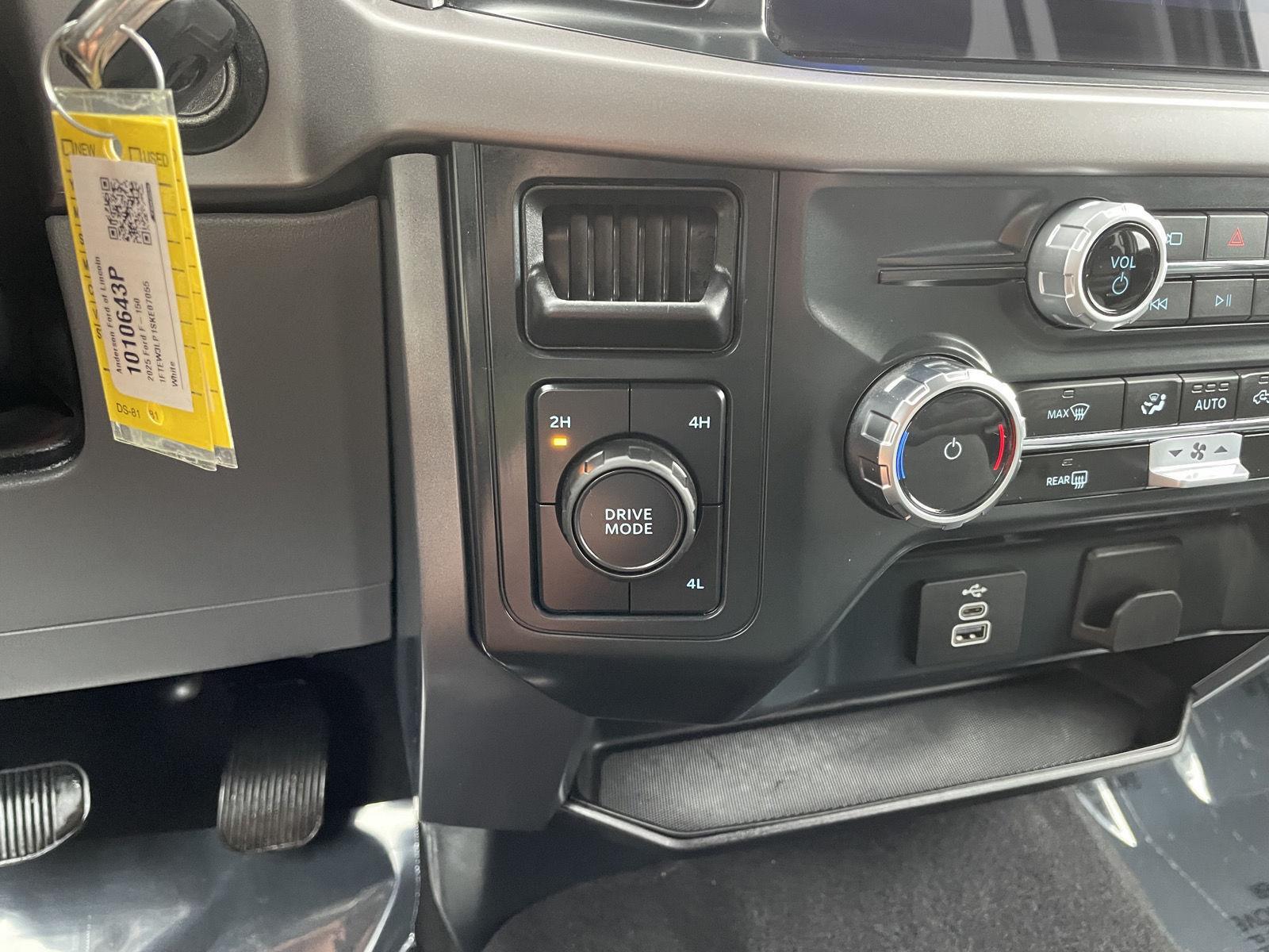Vehicle photo 25