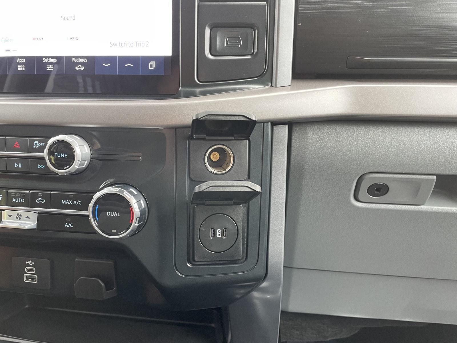 Vehicle photo 26