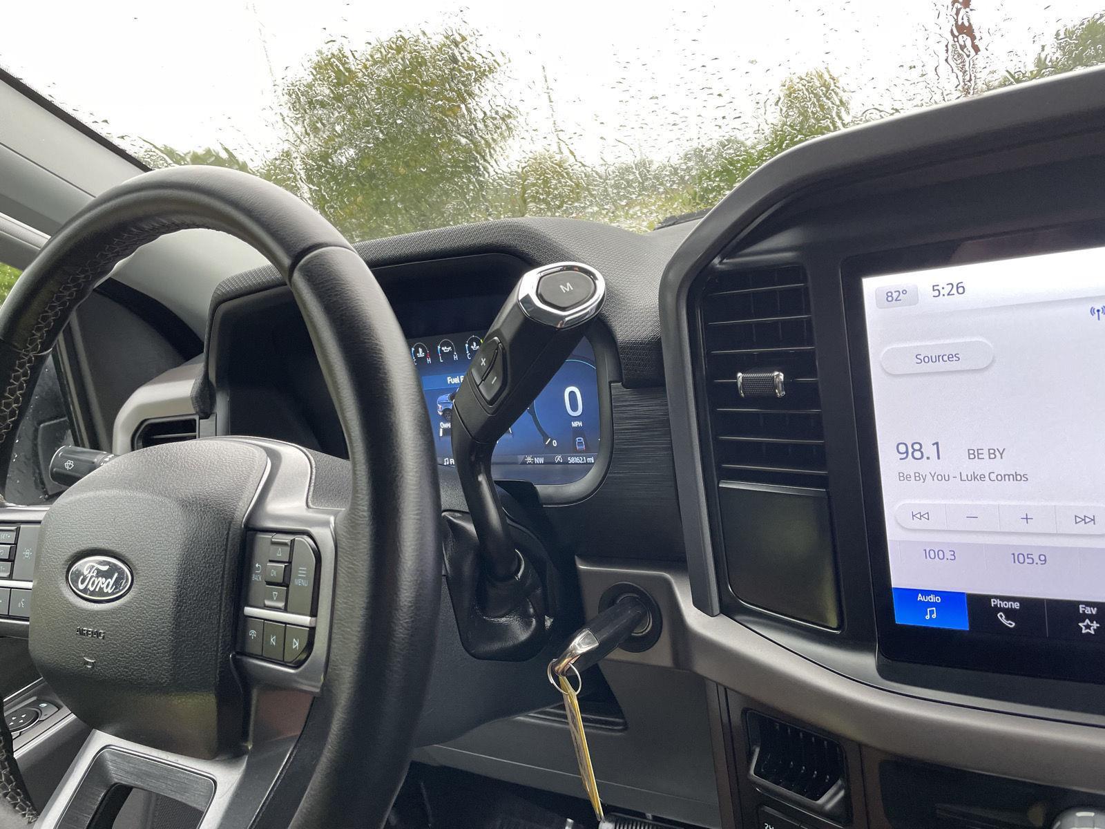 Vehicle photo 28