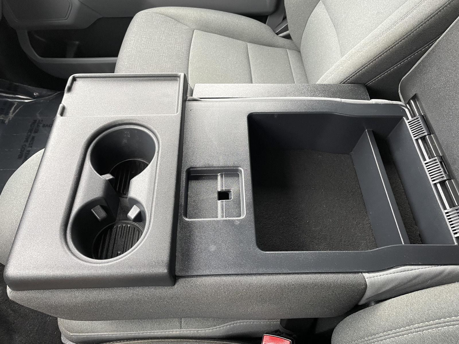 Vehicle photo 29