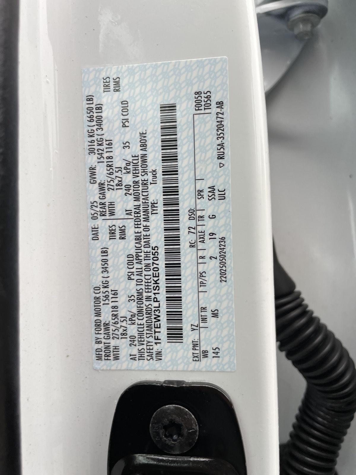 Vehicle photo 30